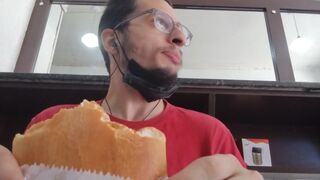 Mukbang de um salgado de calabresa ⁄ Turco nathan nz - SeeBussy.com