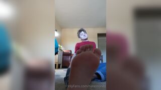 Nate shows off his feet - 37 secs - Homemade Gay Porn - SeeBussy.com