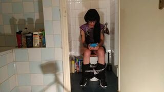 Sexy goth teen pee while play with her phone pt2 HD Beth Kinky - SeeBussy.com