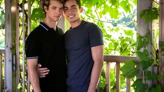 Ashton Summers Fucks Benjamin Blue!
