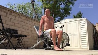 2018.09.6 - Big C Gets In a Quick Labor Day Workout at Parents House