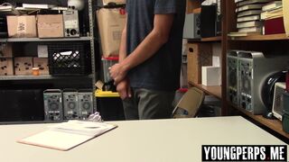 Latin perp caught stealing a laptop on the friday sale