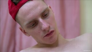 Teen Boy Enjoy Jerk his Uncut Dick