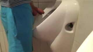 My dick and a urinal smellmydick