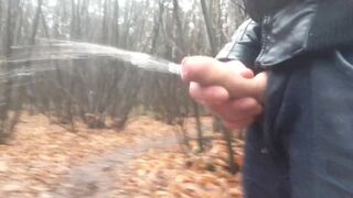 outside piss smellmydick