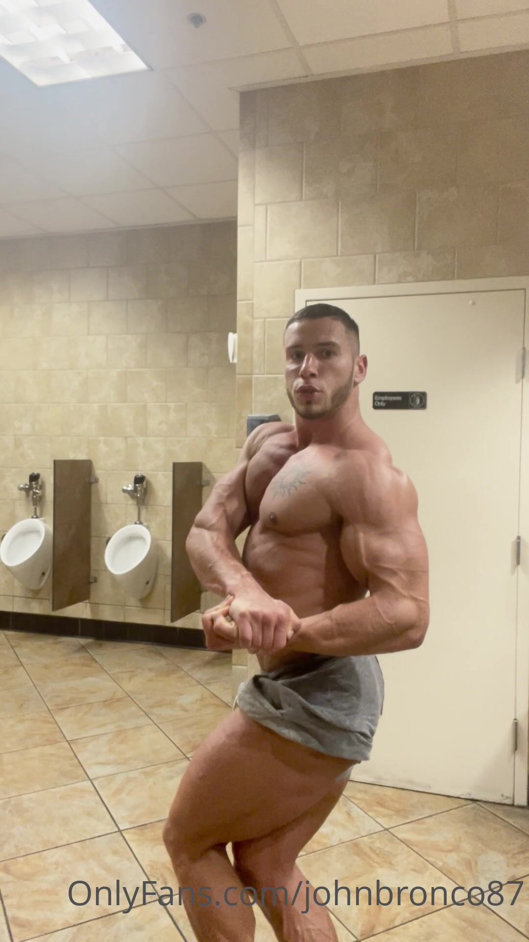 OnlyFans - John Bronco - 2022-02-22 little flexing at the gym after cardio - free gay porn