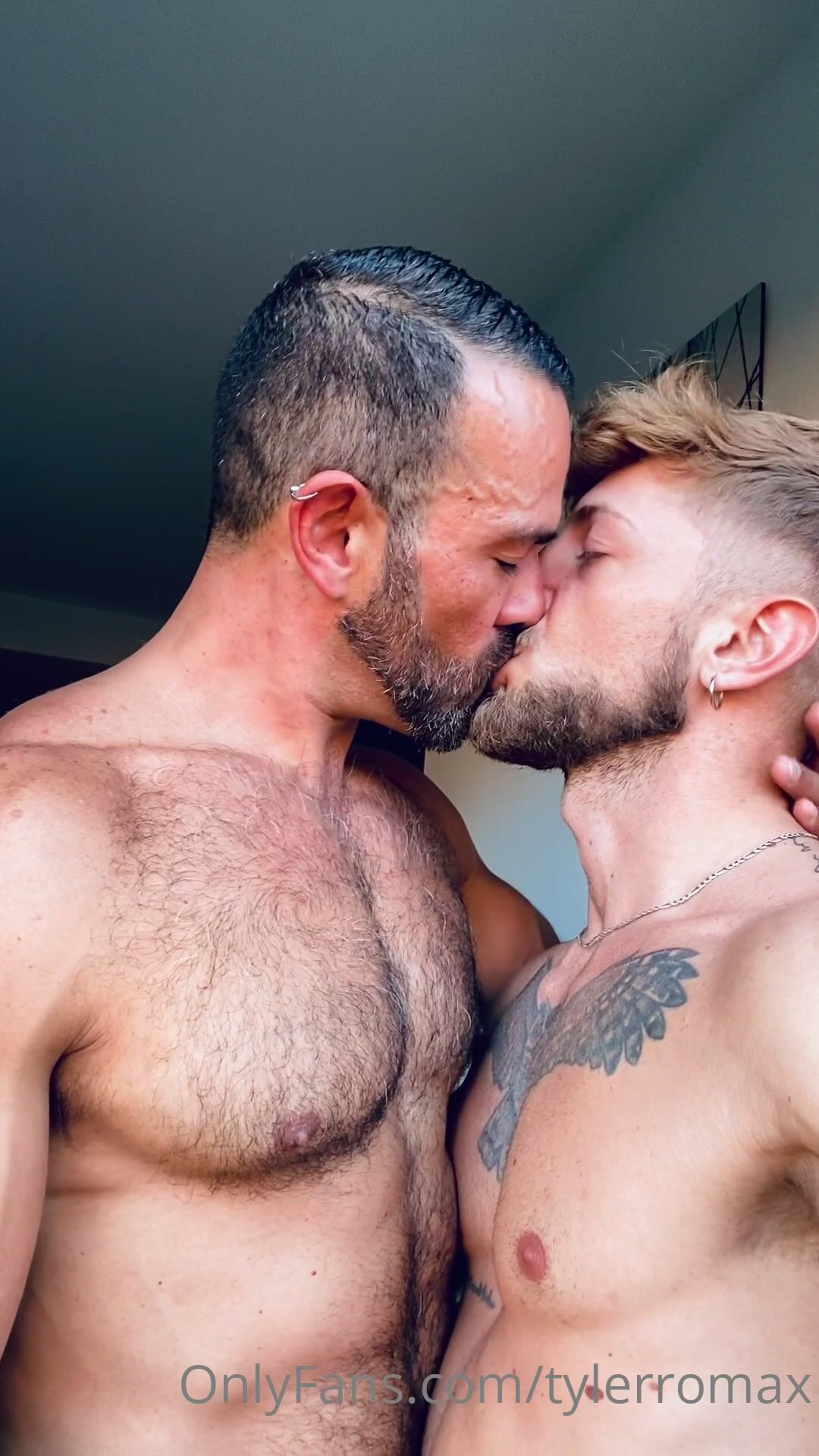 Tyler Roma - gay porn video (43)