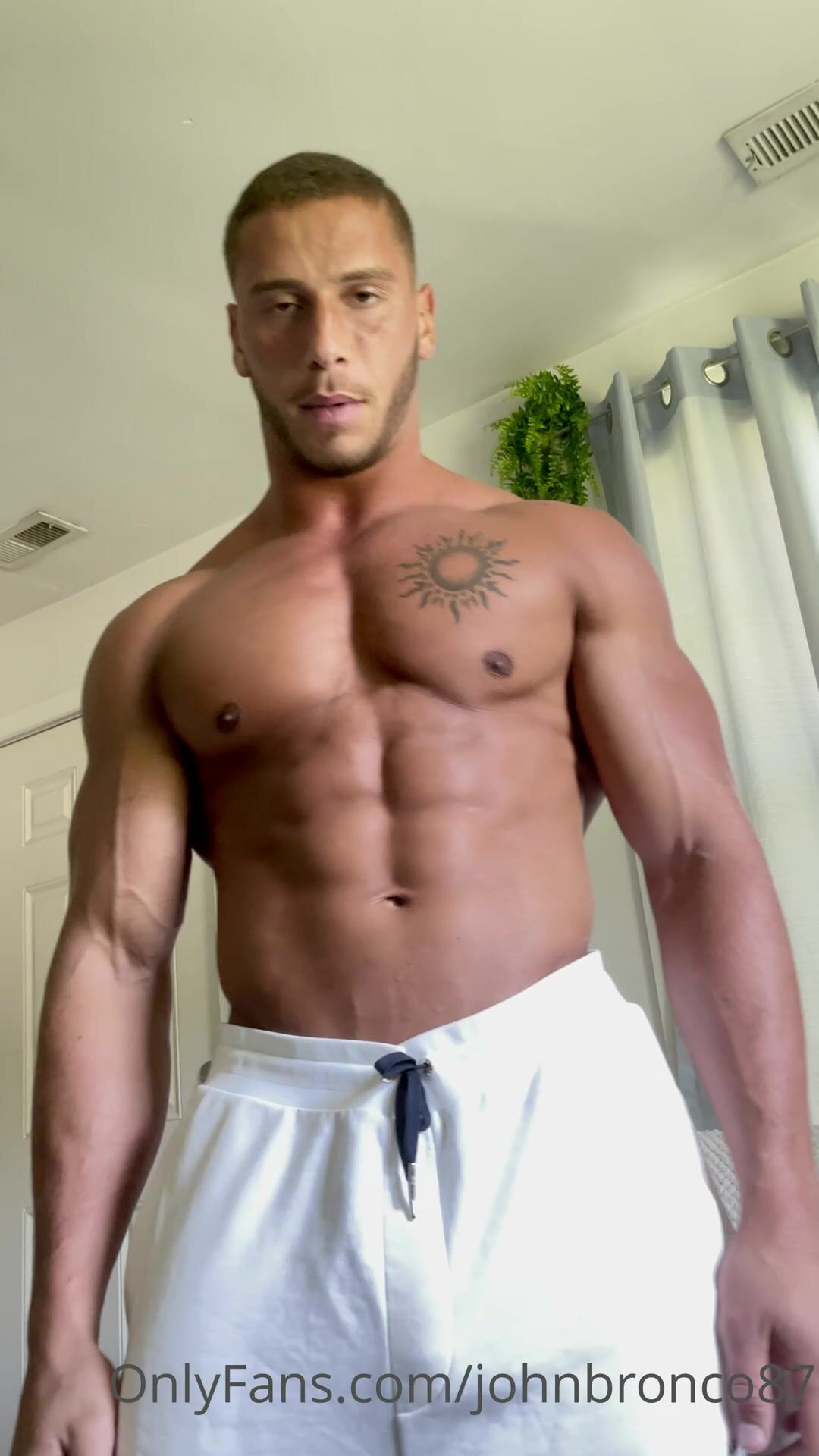 OnlyFans - John Bronco - 2021-08-28 muscle jock in jersey flexes and shows off his body and hole