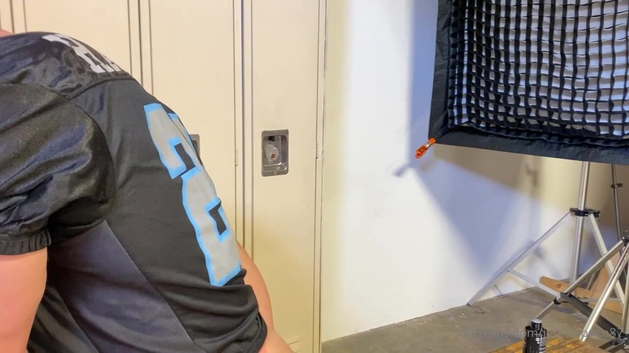 OnlyFans - John Bronco - 2021-03-02 repost from yesterday better video quality horny football