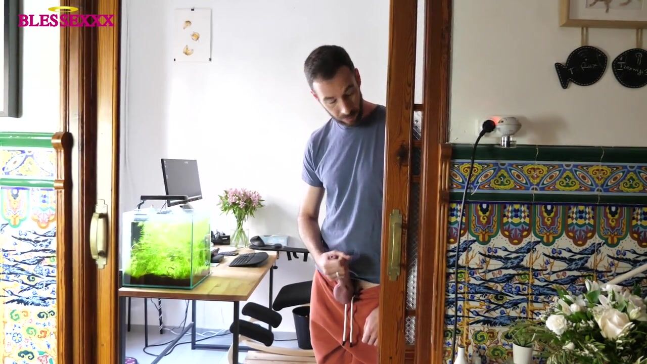 RawFuckClub - Bored straight dude gets head - free gay porn video