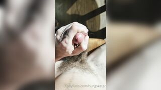 Hungskater showing off those pits and big balls