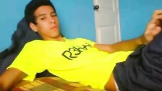 latino twink shows off when jerking2
