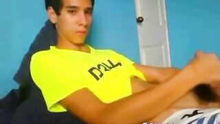 latino twink shows off when jerking2