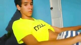 latino twink shows off when jerking2
