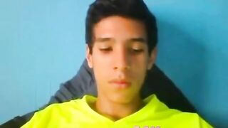 latino twink shows off when jerking2