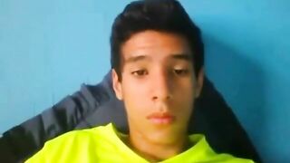 latino twink shows off when jerking2
