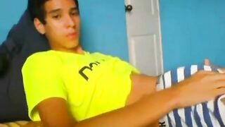 latino twink shows off when jerking2