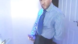 empresario batendo punheta3