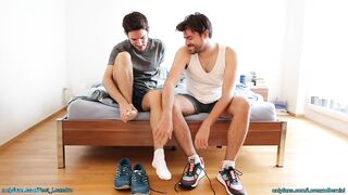feet play with best friend