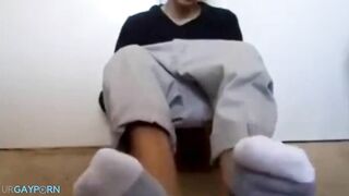 smell my feet2