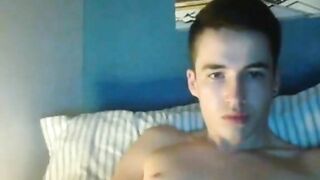 cute guy jerks off on cam5