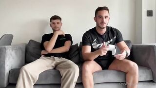 Amigo Mais Velho e seu Twink XIX - Videogame e Foda