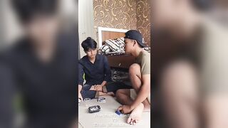 Agay sama brondong manis