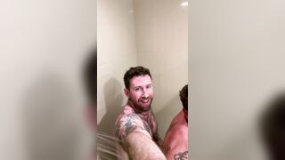 GETTIN DIRTY WHILE GETTIN CLEAN Troy Daniels - Gay Porn Sex Video