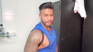 Favio Vader bareback fucks Freddy Salvadors big smooth tattooed ass