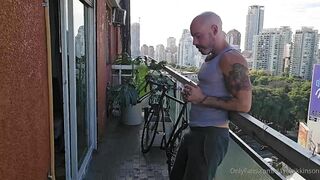 Dave Wikkinson I suck him on the terrace