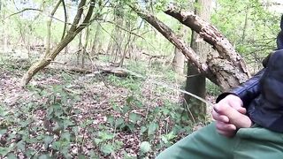 i sit on a tree take my dick out and started pissing smellmydick gay video