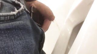 pissing in urinal smellmydick gay video