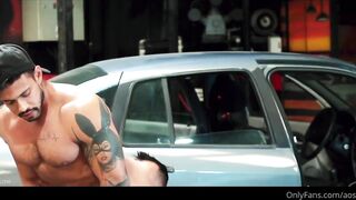 Bareback The Hung Mechanic Alejo Ospina & Jhoan Simons