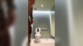 Austin Wolf - Fucking Felix Fox in a bathroom
