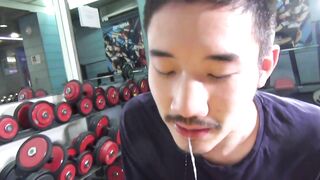 Asian boss at the feet a bodybuilder master Gaysight