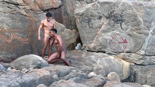 Big Roger - Mi primera follada en la playa - Gay Porn Sex Video