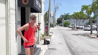 Aaron The Kid & Rawr ItsBen jerk off together - Gay Porn