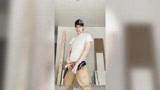 OnlyXXXGuys - Pulled out my cock on the job and things got out hand says @leolouis0 - Gay Porn