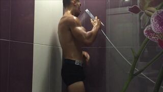Flexing while in the shower DylonSC - Gay Fans BussyHunter.com