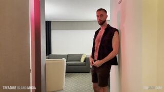 Hairy Jock Jerks his Cock - SeeBussy.com