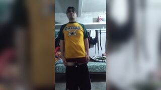 BIG BULGE OF MALE IN TIGHT BOXERS
