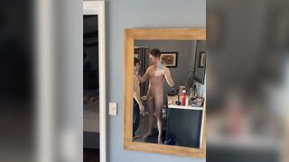 TSB - Lil bro and Big bro kiss in a phone-mirror shot - 26 secs - Gay Porno Video