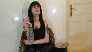 Beth Kinky - Smoking Domina Beth Kinky - Free Gay Porn