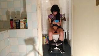 Sexy goth teen pee while play with her phone pt2 HD Beth Kinky - Gay Amateur Porno