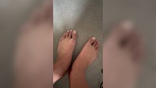 Watch my Feet in Silence Slut Johnny Grassy - Free Gay Porn