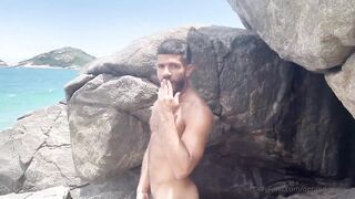 Grande Simoes fucks his boyfriend at the beach