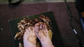 Foot Fetish Food Crush [commission] Cake smellyskunkbutt - BussyHunter.com