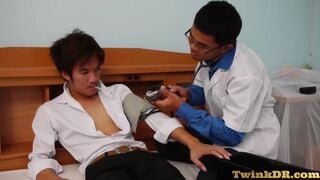 Asian Enema Twink Barebacked by Doctor until Shooting Jizz Doctor Twink - Amateur Gay Porn 2