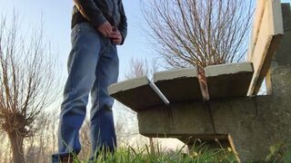 urinating against a bench smellmydick - Free Gay Porn