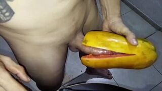 Me follo una papaya (sexo con una fruta) - Parte 2 SanchezRodriguez 720p